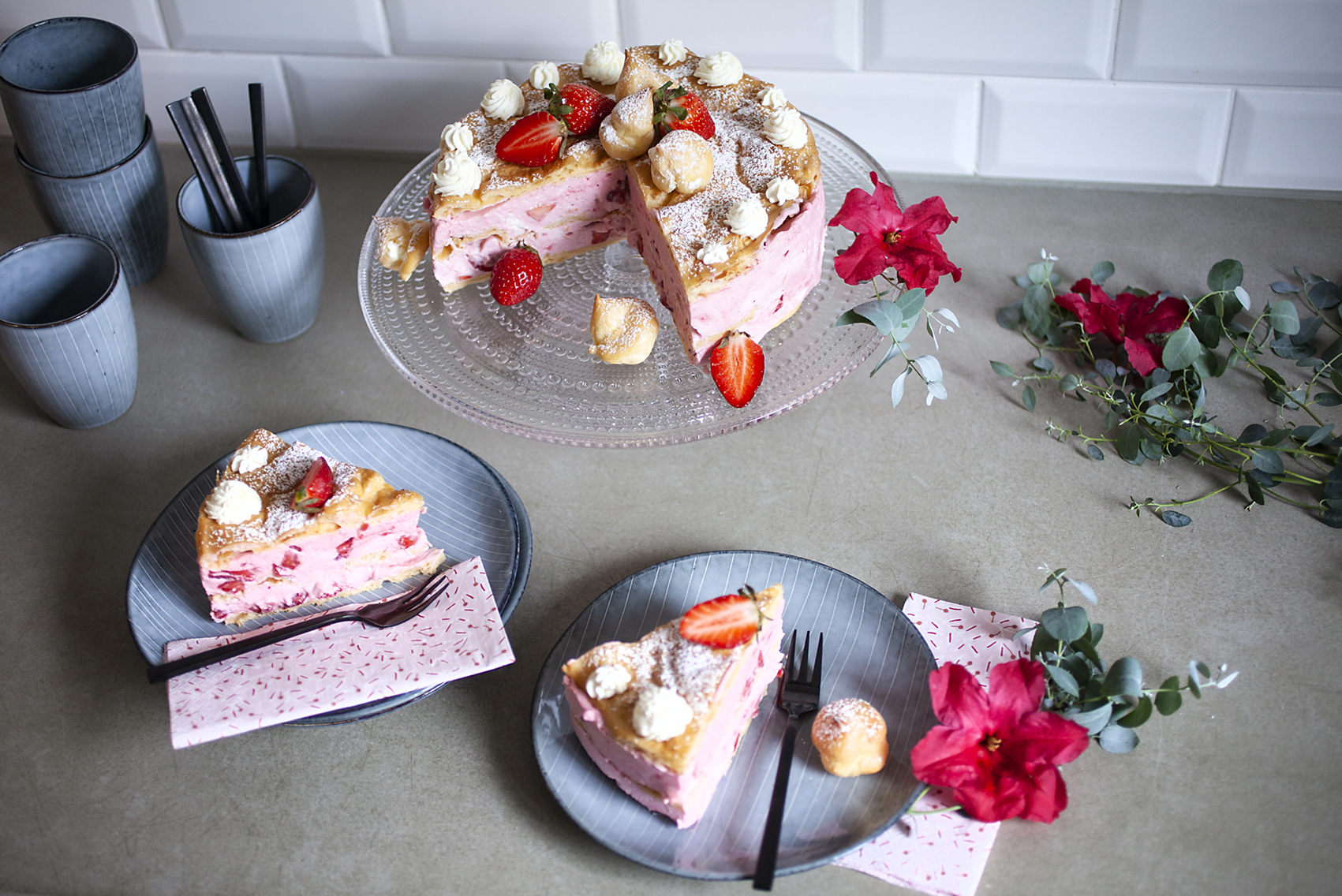 Erdbeere-Windbeutel-Torte