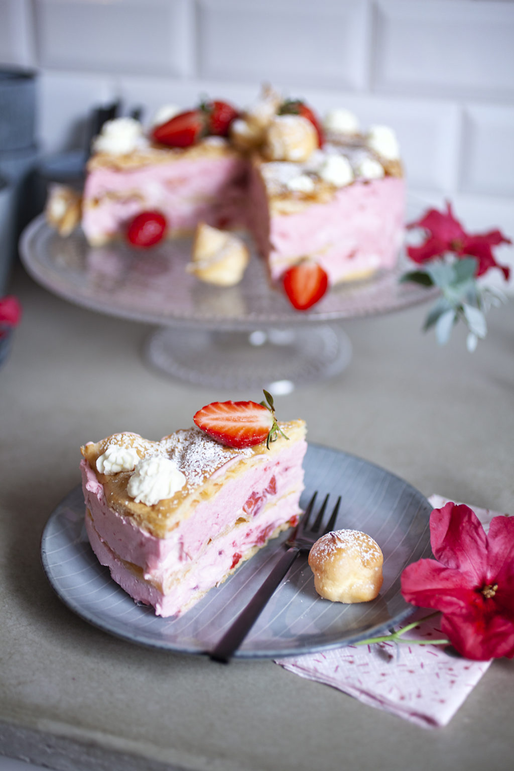 Erdbeere-Windbeutel-Torte - makajumy.de Erdbeere-Windbeutel-Torte - makajumy.de
